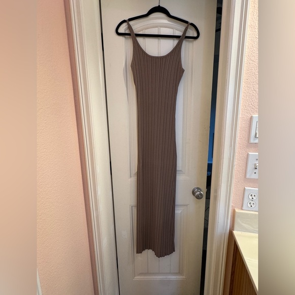 dissh brown maxi dress Brown fitted short dress with glitter – Alexoo